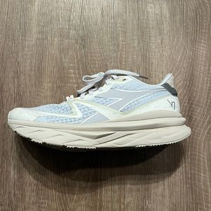 Diadora ATOMO V7000